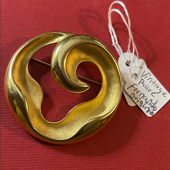 Jewelry - Vintage Gold Swirl Brooch - Sculptural Pin